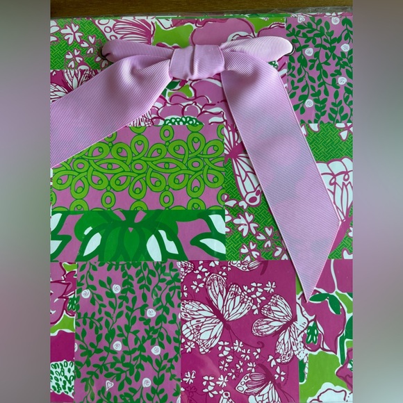 NWT Lilly Pulitzer Magnetic Personality Board 6 Magnets 18”x12” - Picture 5 of 8